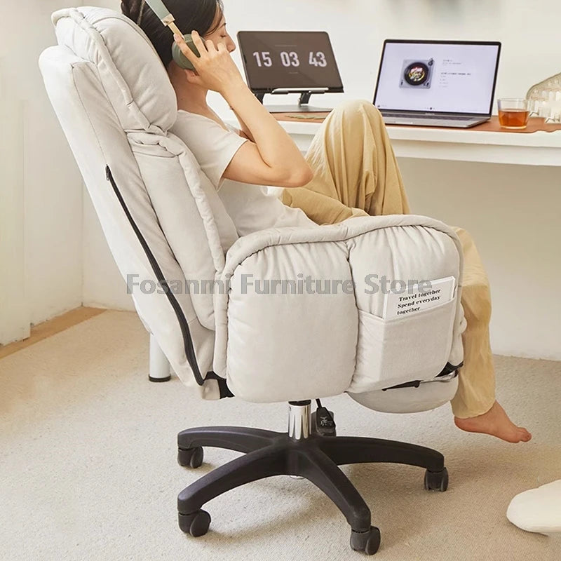 Komfortabler weicher Bürostuhl mit verstellbaren Armlehnen Ergonomischer Home-Office-Stuhl mit breiter Sitzfläche High-Back Gaming-Sessel