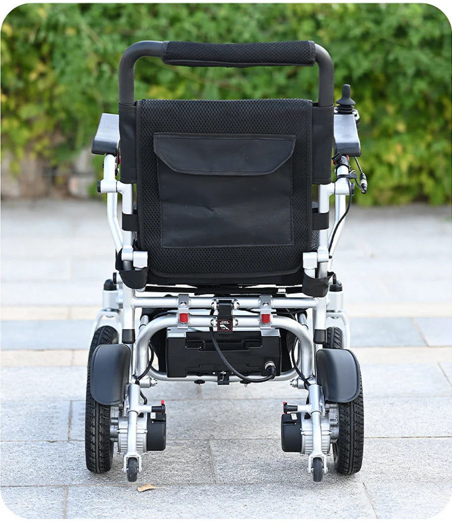 Medizinische Rehabilitationsausrüstung Leichter faltbarer elektrischer Rollstuhl für Senioren mit Fernbedienung und Lithiumbatterie, faltbar