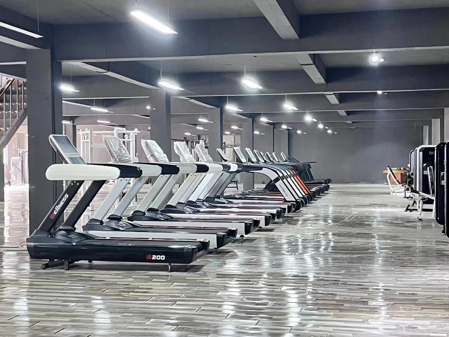 Fabrikdirekt LED-Bildschirm M3000A Kommerzielles Laufband Fitnessgerät Läufer für Sporttraining