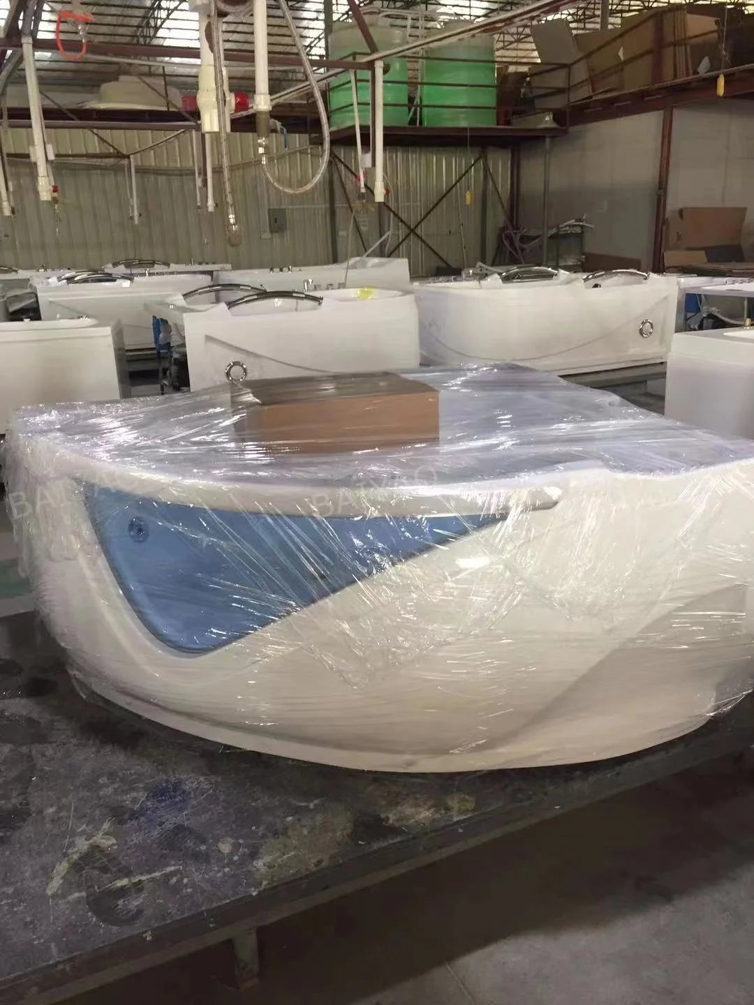 Premium Triangular Acrylic 2-Person Massage Bathtub With Enhanced Hydrotherapy Jets And Chromotherapy Lighting