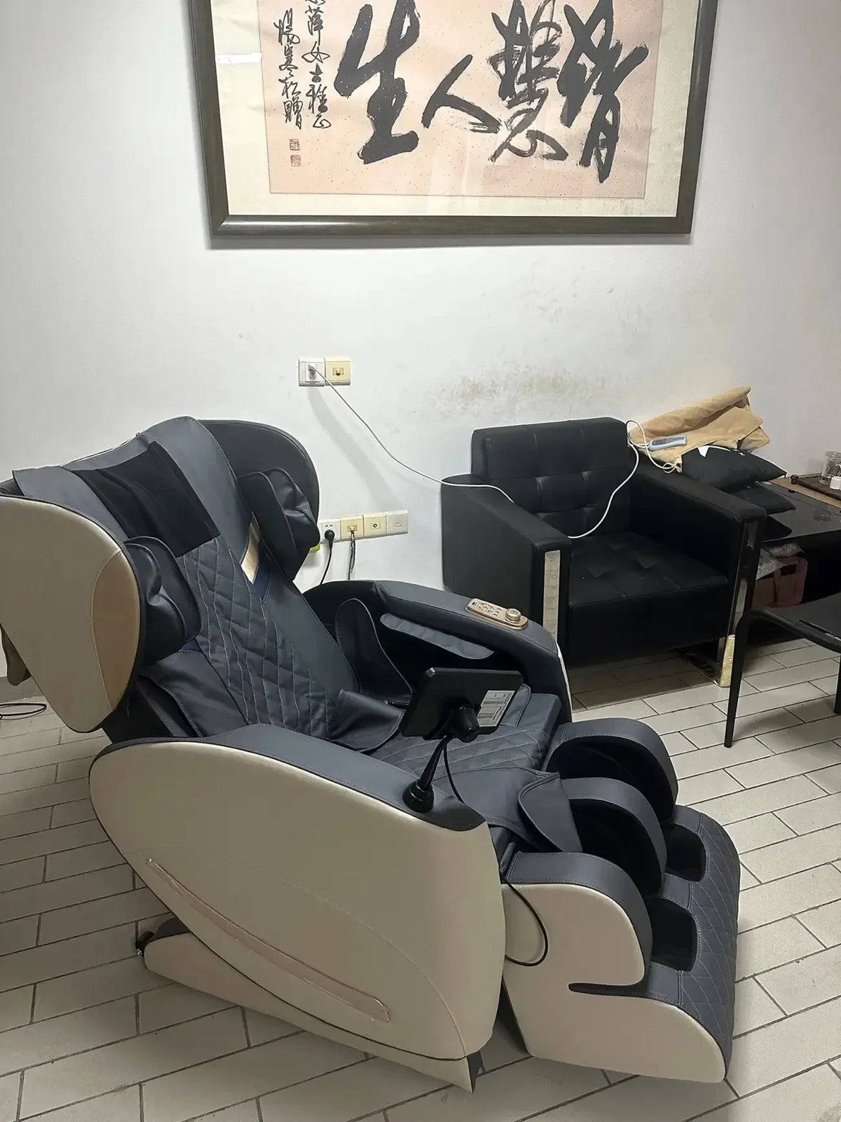 Luxus-Elektro-Freizeit-Massagesessel Zero Gravity Intelligent Ganzkörper-Multifunktions-Bluetooth-Musik-U-förmiges Kissen+Kurzbefehl