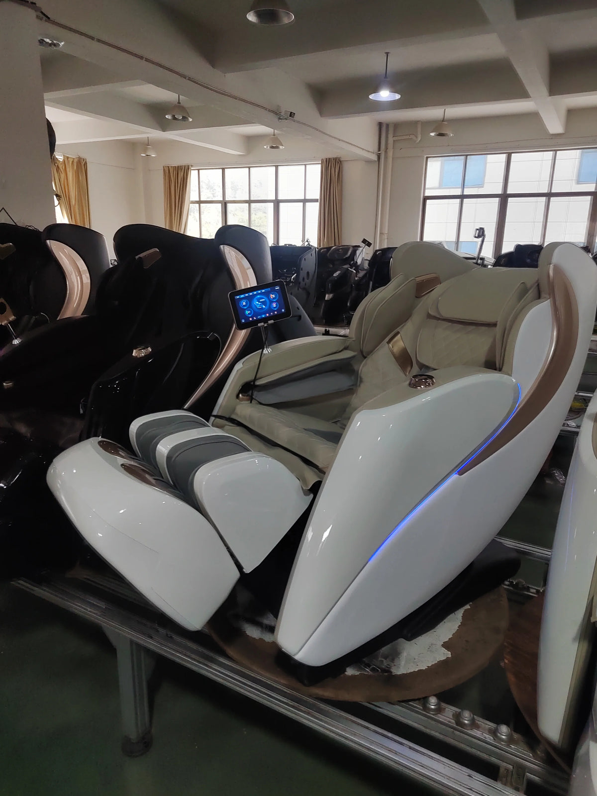 2025 Newest massage chair luxury 4D zero gravity Dual-core Full body Airbag Shiatsu Heating 3D Thai Stretch home Office chair