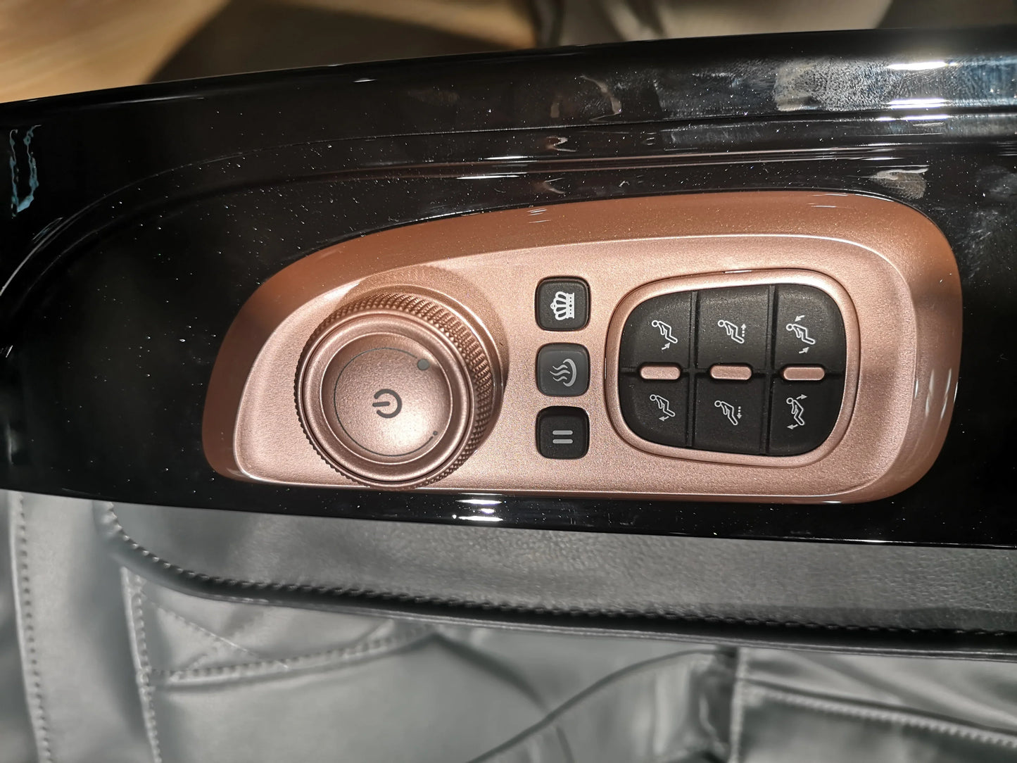 Guoheng 168L electric luxury massager shiatsu massage chair with music function oem touch screen massage chair