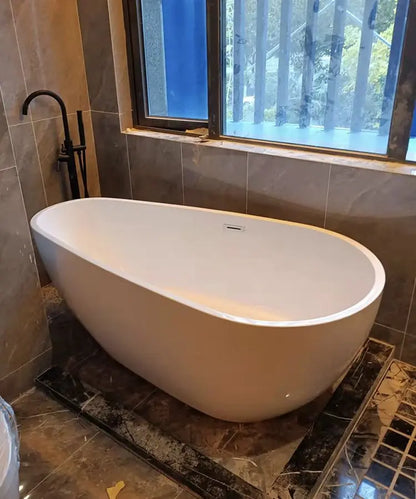 CZ Badewanne für den Heimgebrauch Integrierte nahtlose ovale Wassertropfenform Kleine Wohnung Freistehende Boutique-Hotel-Standbadewanne