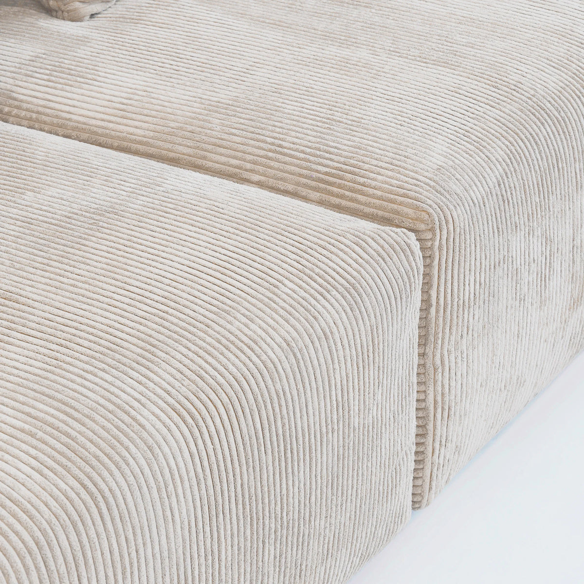 Modernes Cord-Sofa mit 4 Kissen, 102