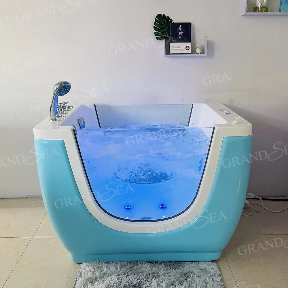 Freistehende Kinderbadewanne mit Temperaturregelung und Massagefunktion, geeignet für Spas und Wellnesszentren.
