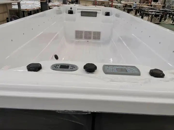 Großer freistehender Holzrahmen außen mit Massage-Whirlpools großem Schwimmbecken Whirlpool Außenbadewanne