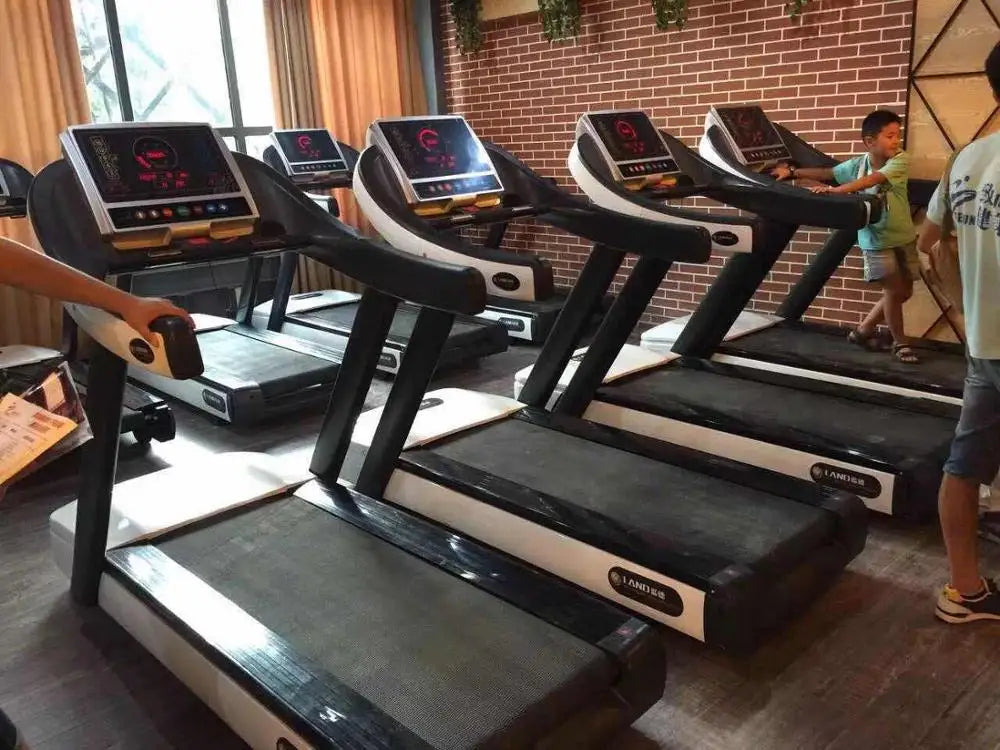 2025 Neues Design Kommerzielles Laufband Cardio-Trainingsgeräte Fitnessstudio Spiegel-Laufband für Bodybuilding