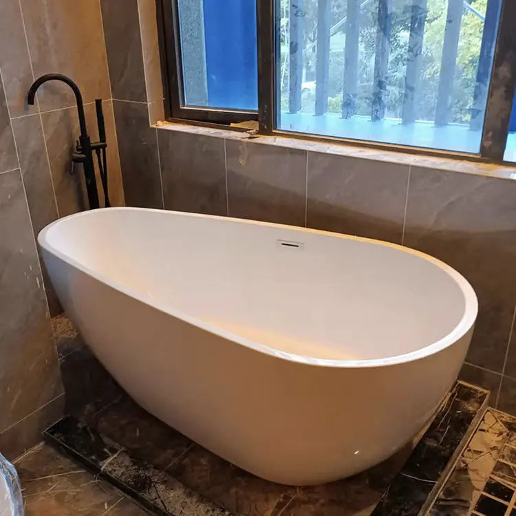 CZ Badewanne für den Heimgebrauch Integrierte nahtlose ovale Wassertropfenform Kleine Wohnung Freistehende Boutique-Hotel-Standbadewanne