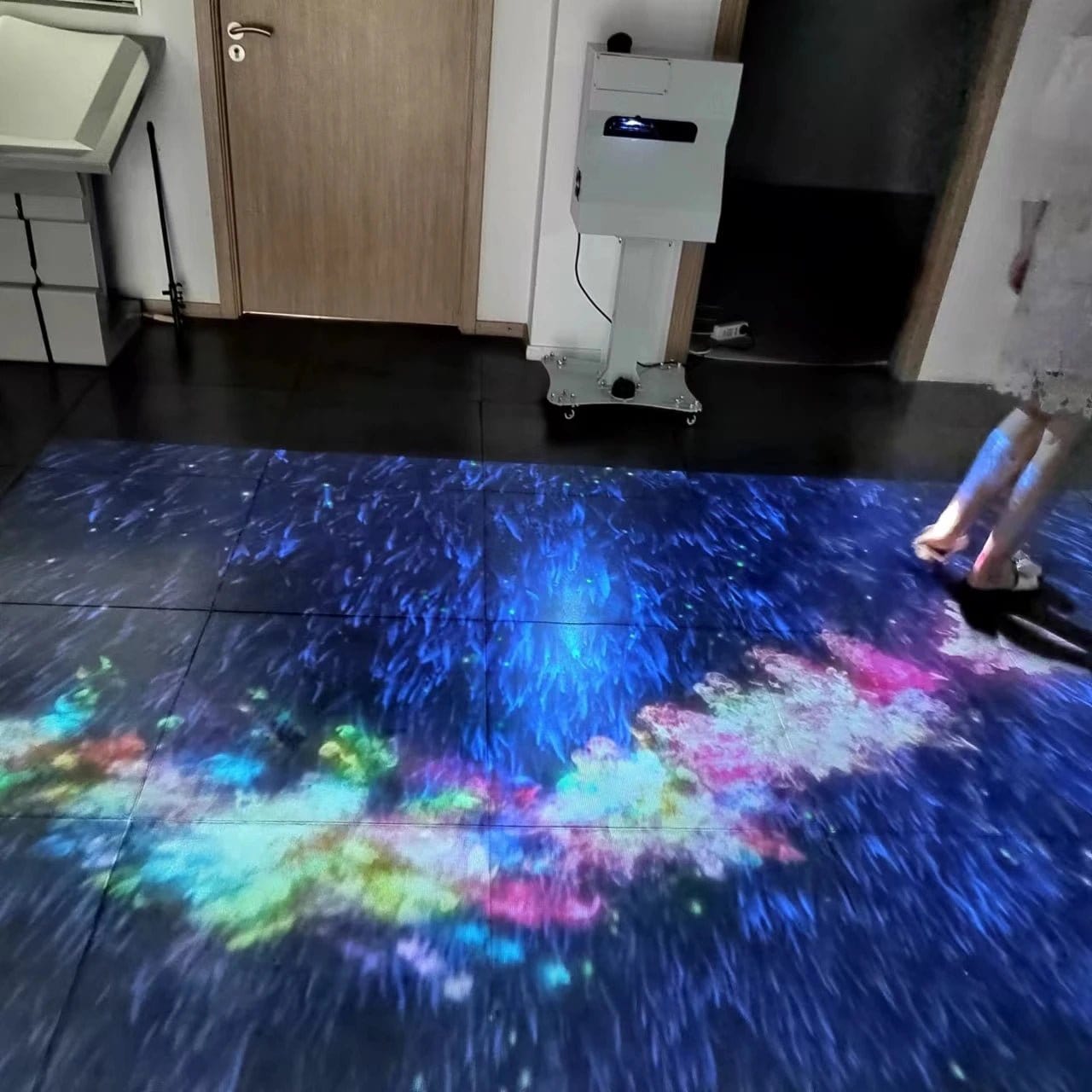 Interactive Floor & Wall Projection System – Immersive Games and Visual Effects for Kids Zones - FastZen